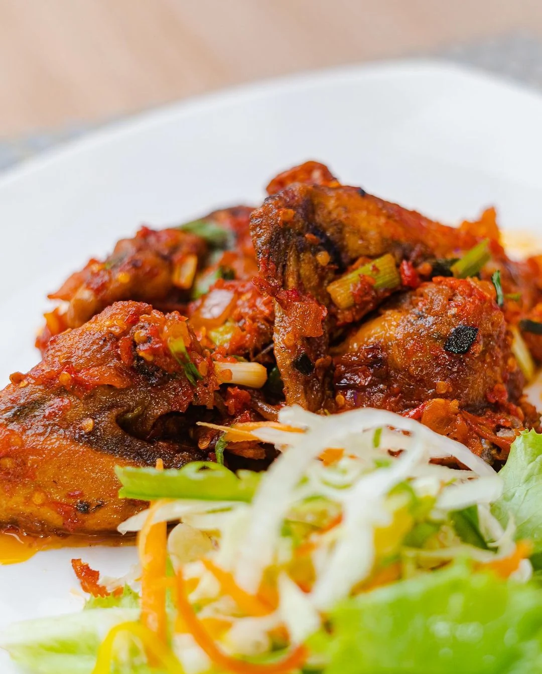 Chicken with fresh salad