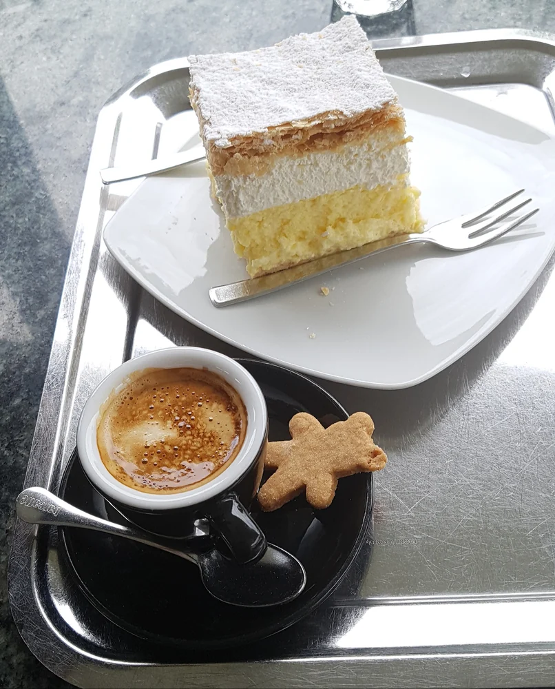 Coffee, cake & a moment